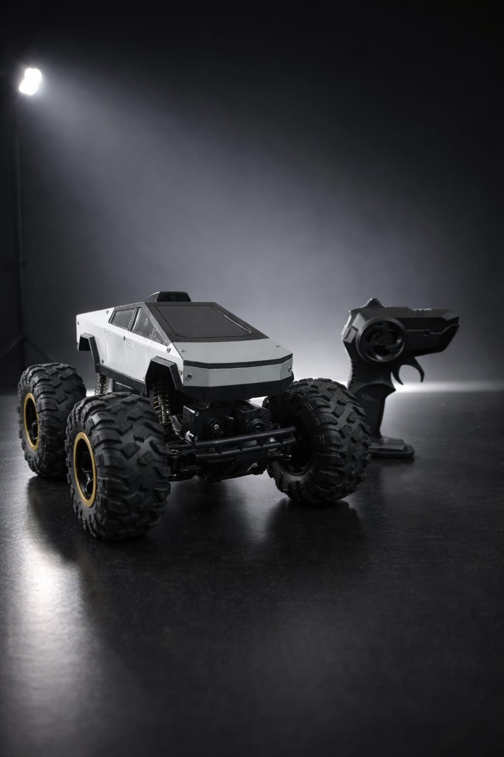 2.4Ghz RC Camera Car Tesla Monster Truck,Metal Body With Light and Camera,Mobile App Controlled