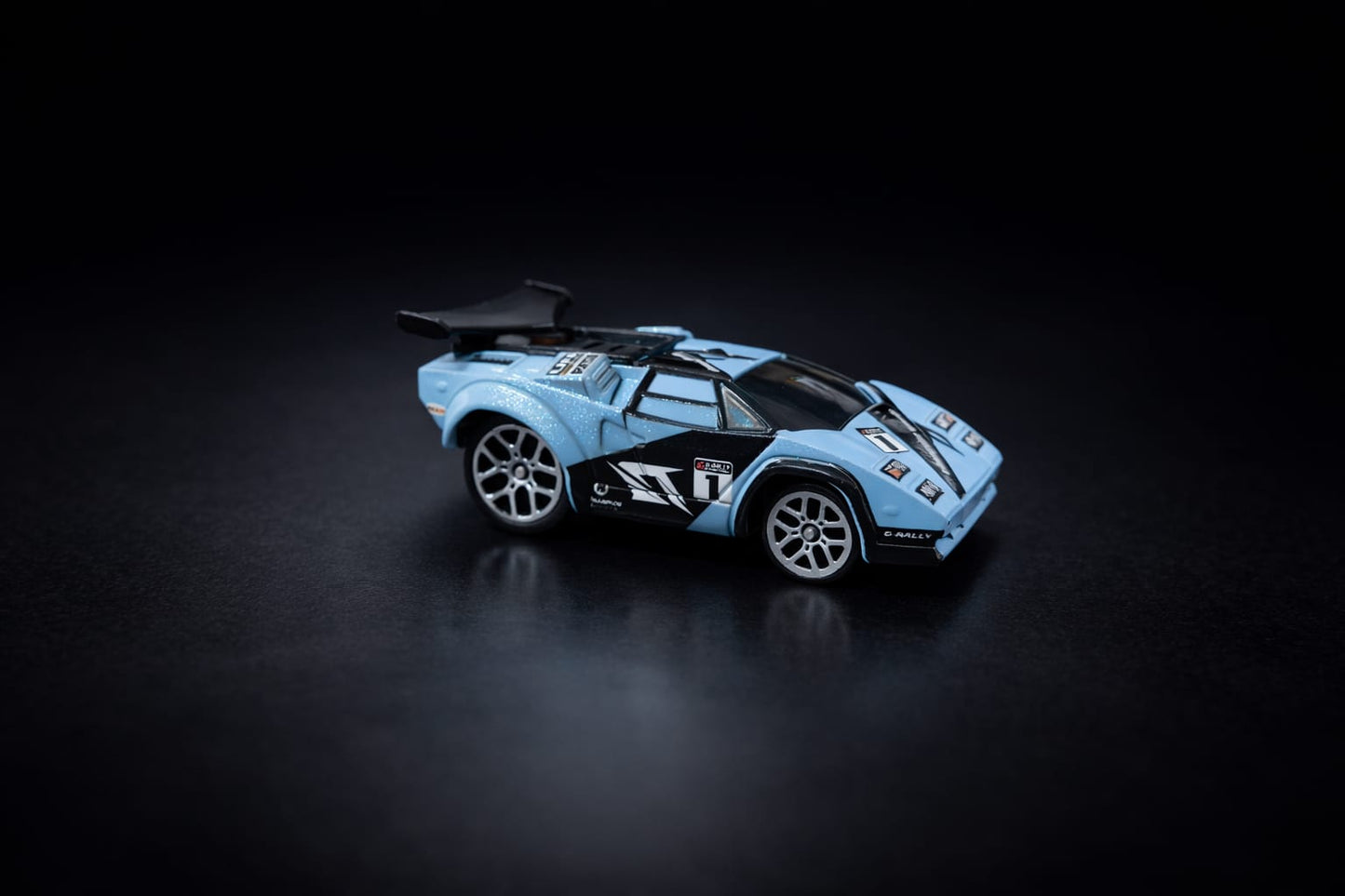 1:64 Scale Remote Control Metal Car  2.4GHz Mini Racing Car Toy with LED Lights & C Type Charging